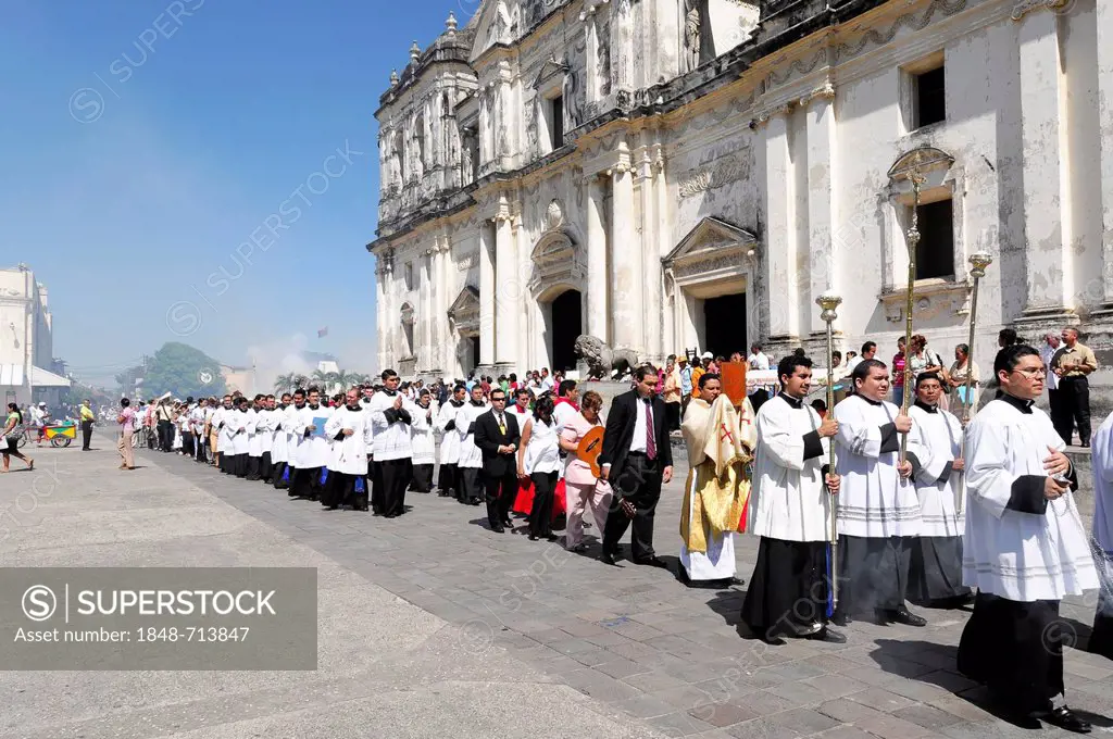 Church festival with procession, Catedral de la Asuncion, Leon, Nicaragua, Central America