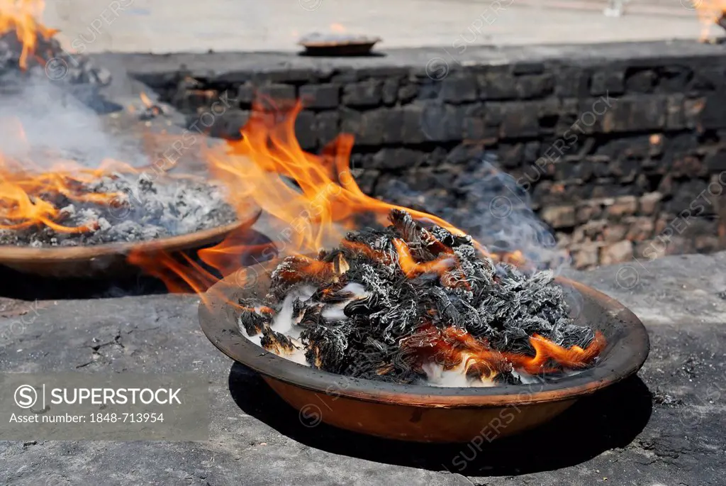 Fire in a dish, Pashupatinath, Kathmandu, Nepal, Asia
