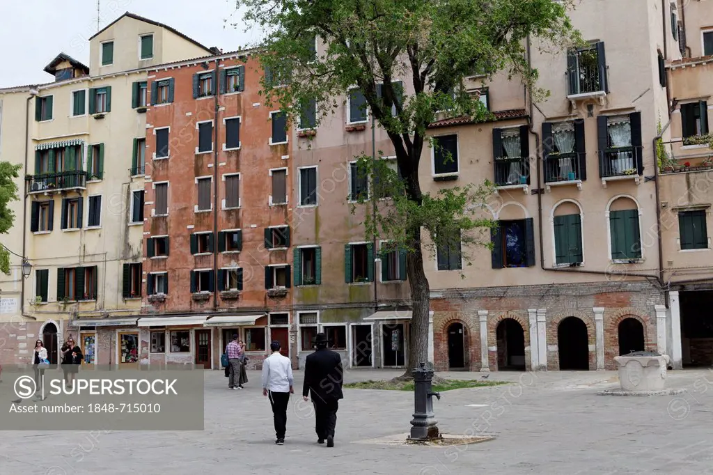 Campo del Ghetto Nuevo, Ghetto district, Cannaregio, Venice, UNESCO World Heritage Site, Venetia, Italy, Europe