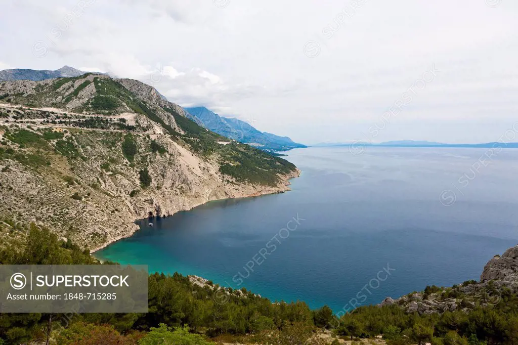 Coast near the town of Omis, central Dalmatia, Dalmatia, Adriatic coast, Croatia, Europe, PublicGround