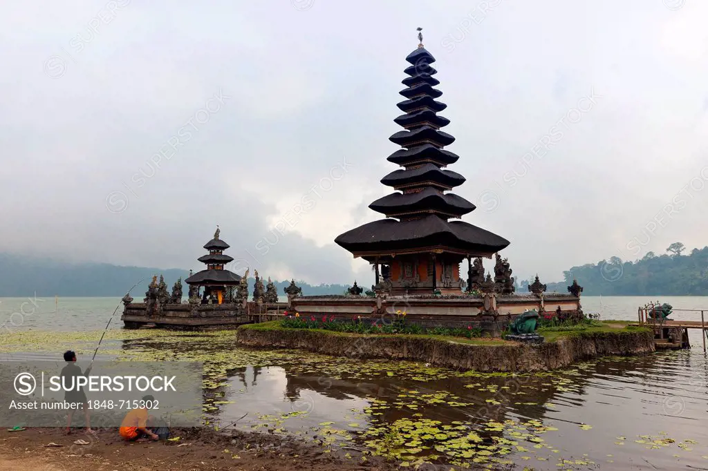 Pura Ulun Danu Bratan temple, on the shores of Lake Bratan, 11 stories of meru, northern Bali, Bali, Indonesia, Southeast Asia