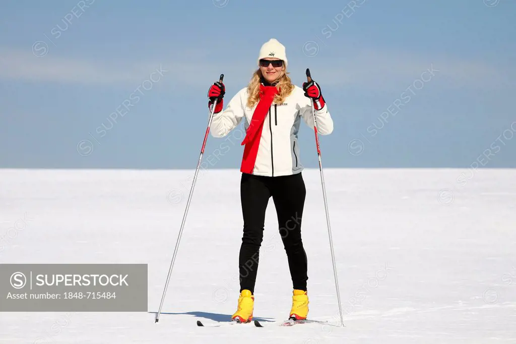 Young woman, about 25 years, cross-country skiing, near Masserberg, Thuringian Forest mountains, Thuringia, Germany, Europe