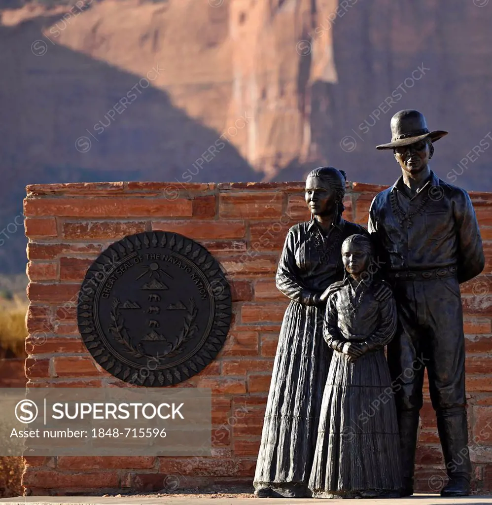 Sculptures at the entrance sign to Monument Valley, Navajo Tribal Park, Navajo Nation Reservation, Arizona, Utah, United States of America, USA