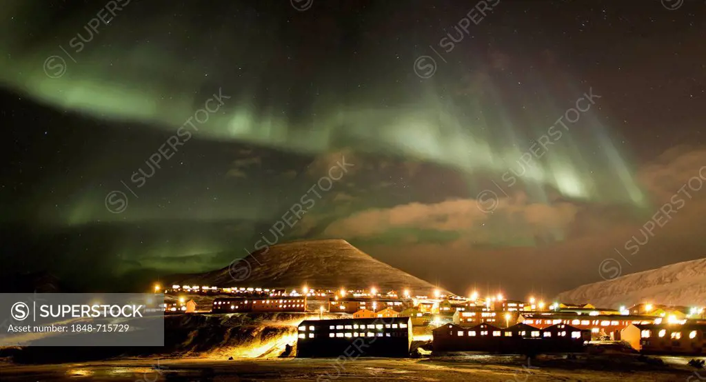 Panoramic view, northern lights, aurora borealis, above the town of Longyearbyen, Spitsbergen, Svalbard, Norway, Europe