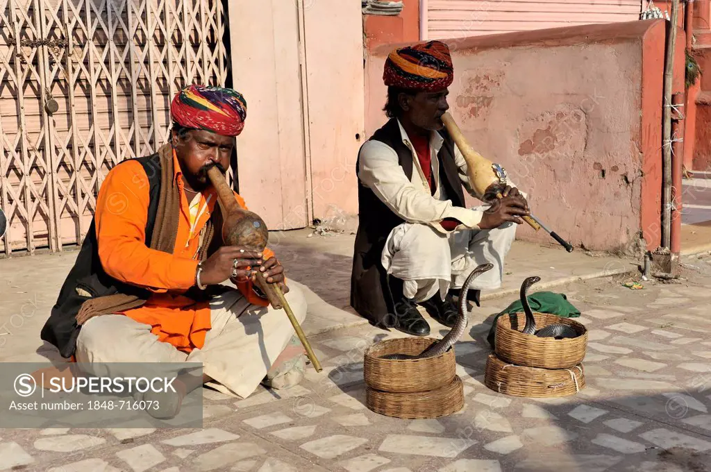 Snake charmers, Palace of the Winds or Hawa Mahal, Jaipur, Rajasthan, North India, Asia