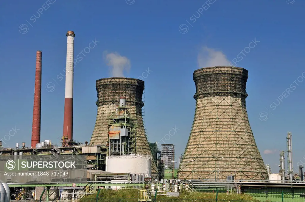 Vent stacks and burner, Rheinland Raffinerie-Werk Nord refinery, Shell Germany, oil refinery, Godorf near Wesseling, North Rhine-Westphalia, Germany, ...