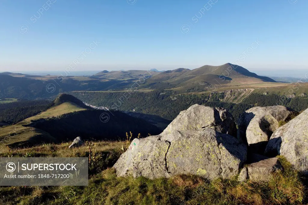 Monts Dore valley, Parc naturel regional des Volcans d'Auvergne, Auvergne Volcanoes Regional Nature Park, Puy de Dome, France, Europe