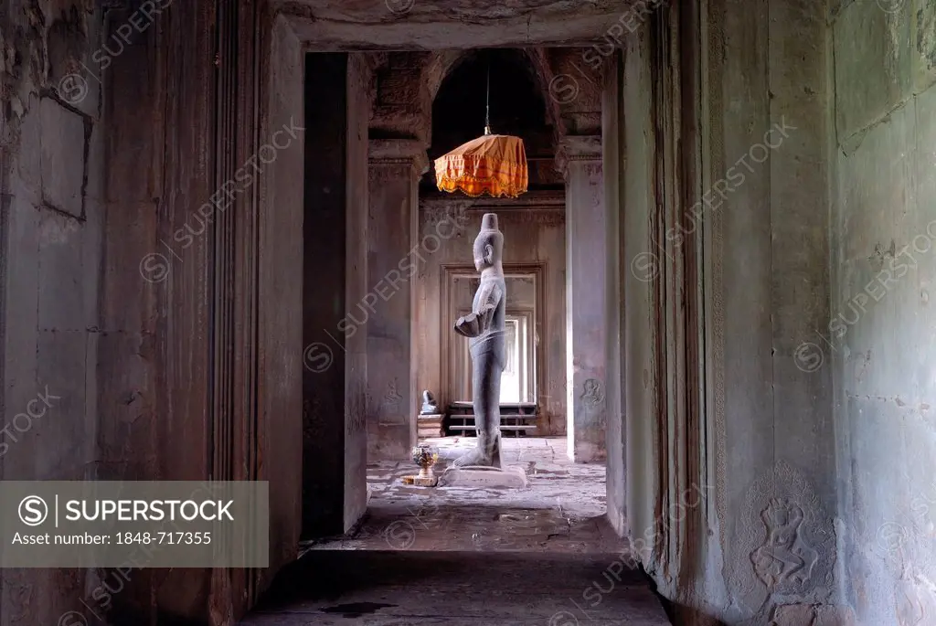 Vishnu statue with a baldachin canopy in the the Angkor Wat Temple Complex, Siem Reap, Cambodia, Southeast Asia, Asia