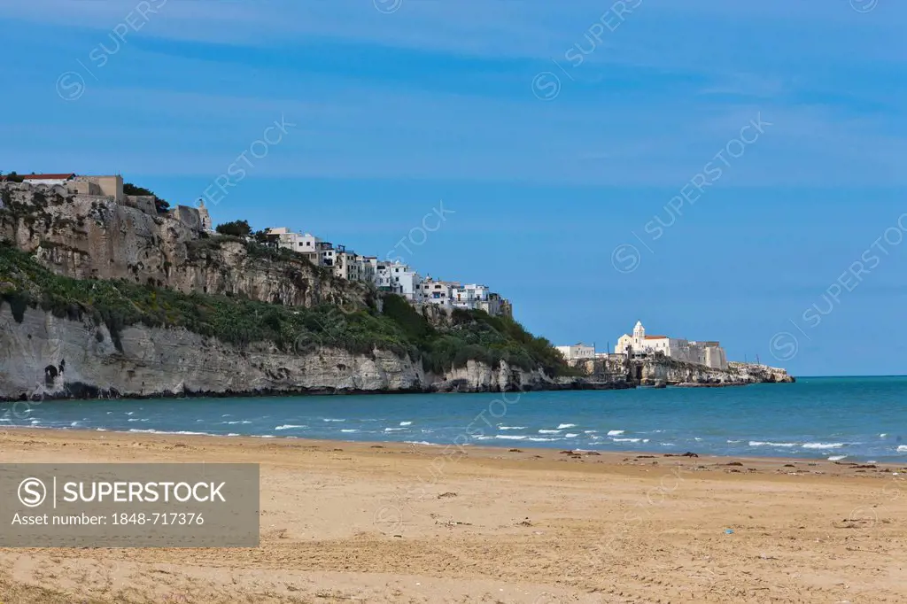 Coast in front of the town of Vieste, Foggia Province, Apulia, Puglia, Gargano, Adriatic Sea, Italy, Europe