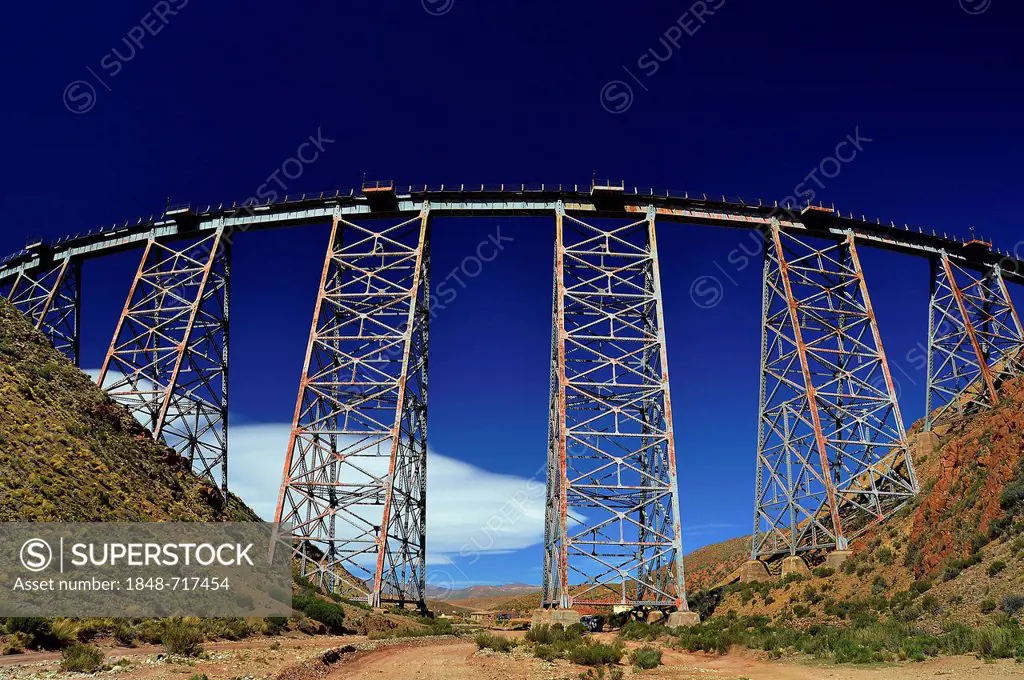 Polvorillo viaduct of the railway line Tren a las nubes, Train in the Clouds, Salta, Argentina, South America