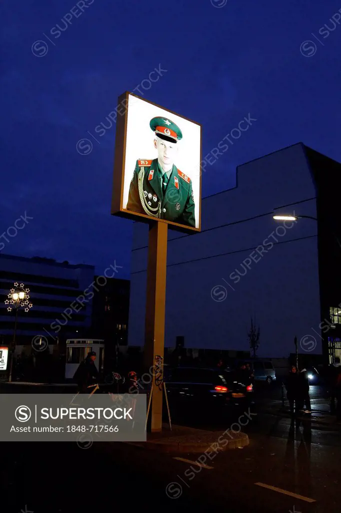 Image of a soldier, Checkpoint Charlie at night, Berlin, Germany, Europe