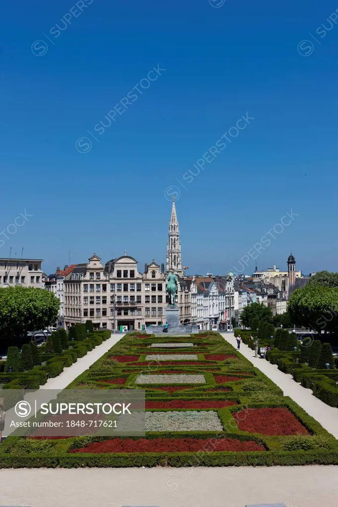 View from Kunstberg or Mont Des Arts to the equestrian statue of Albert, part at the Albert Library, Place de l'Albertine, Brussels, Belgium, Europe