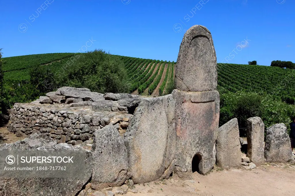 Tomba dei Giganti, Coddu Vecchiu, Arzachena, Giants' Grave, a Sardinian megalithic gallery grave built by the Nuragic civilization, Costa Smeralda, Sa...