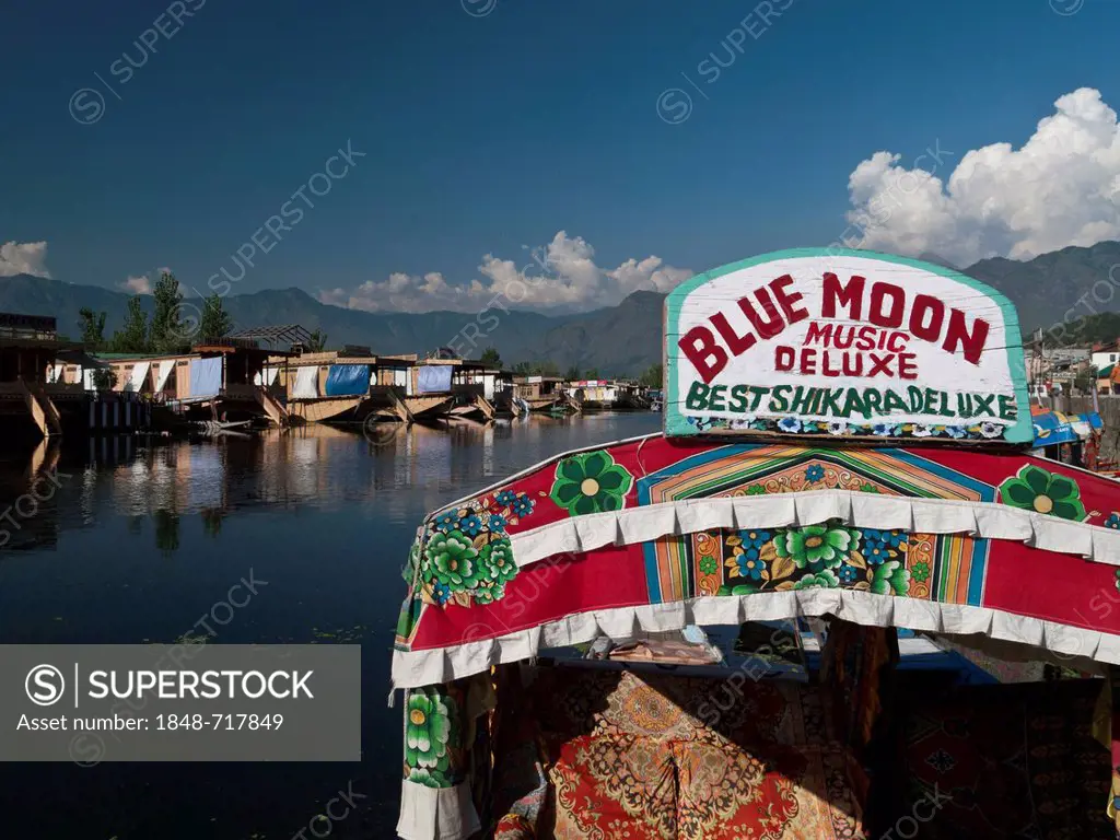 Shikara, traditional boat on Dal Lake, Srinagar, Jammu and Kashmir, India, Asia