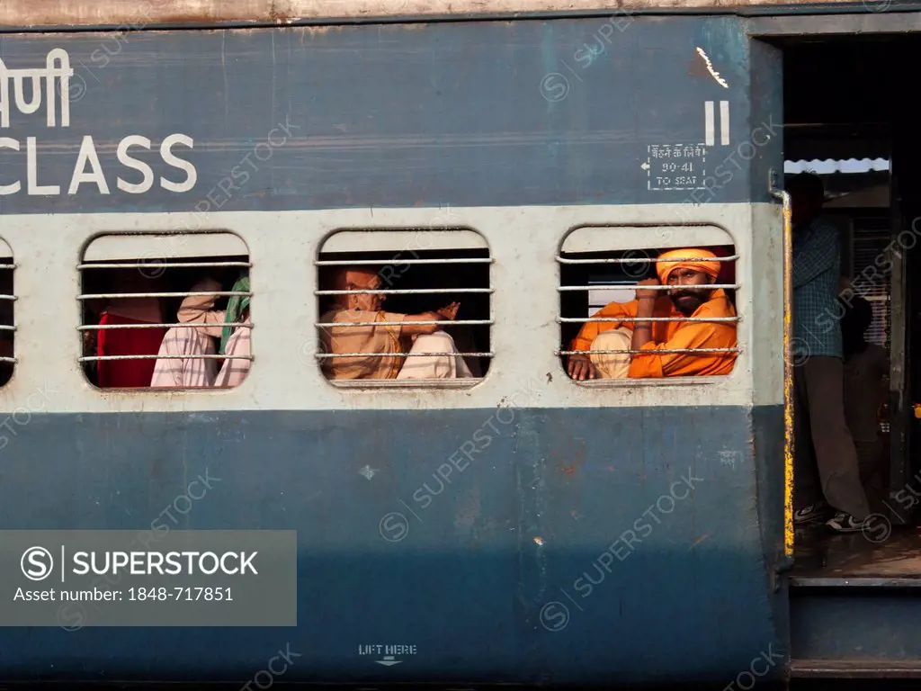 Heavily frequented train of the Indian Railways, New Delhi, India, Asia
