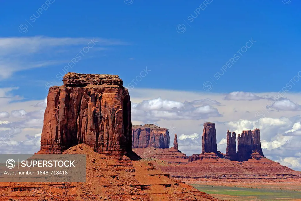 View thorugh the North Window to the Buttes, Monument Valley, Arizona, USA