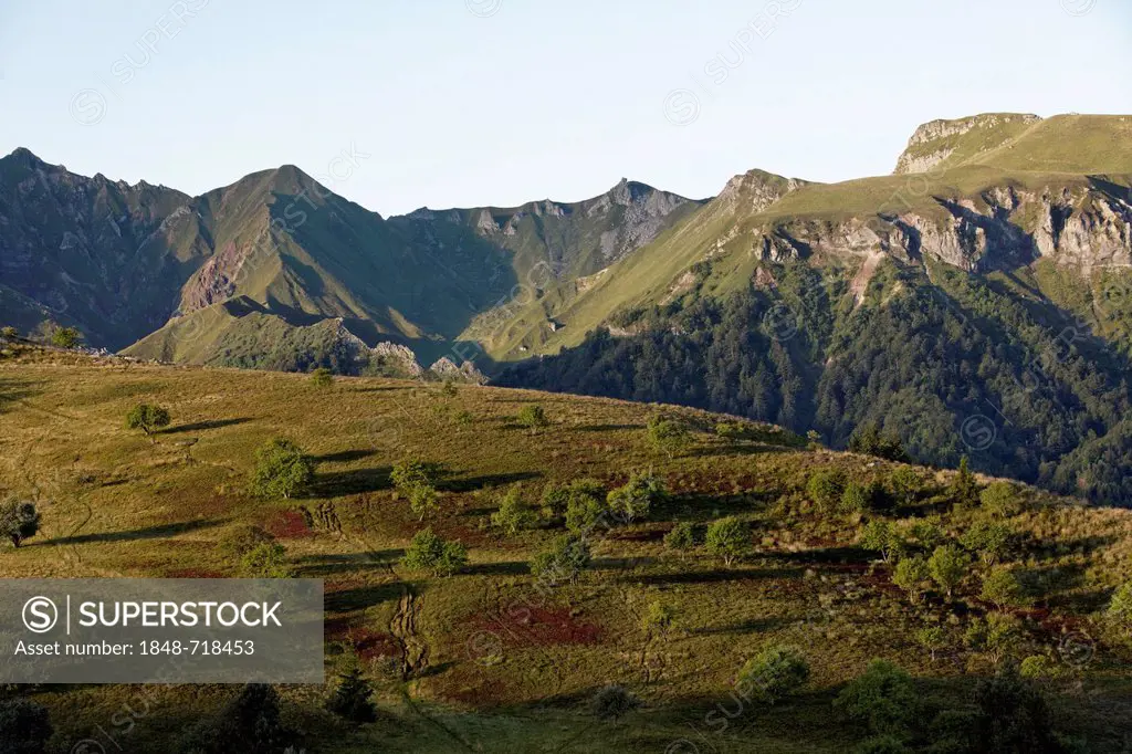 Monts Dore massif, Parc naturel regional des Volcans d'Auvergne, Auvergne Volcanoes Regional Nature Park, Puy de Dome, France, Europe