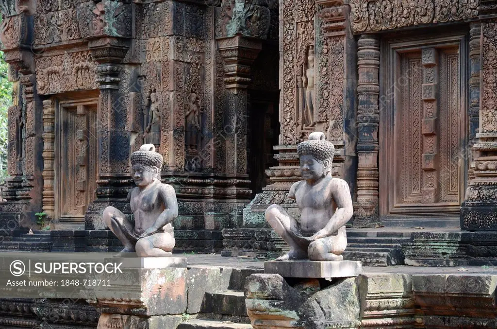 Stone guardian statues, temple, Banteay Srei, Angkor, Siem Reap, Cambodia, Southeast Asia