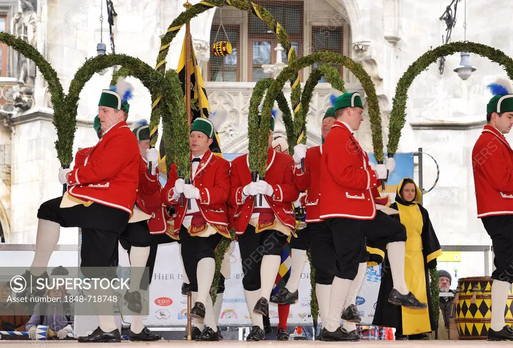 Schaefflertanz, traditional dance performance in Marienplatz square, the dance is performed every seven years between Epiphany and Shrove Tuesday, Sch...