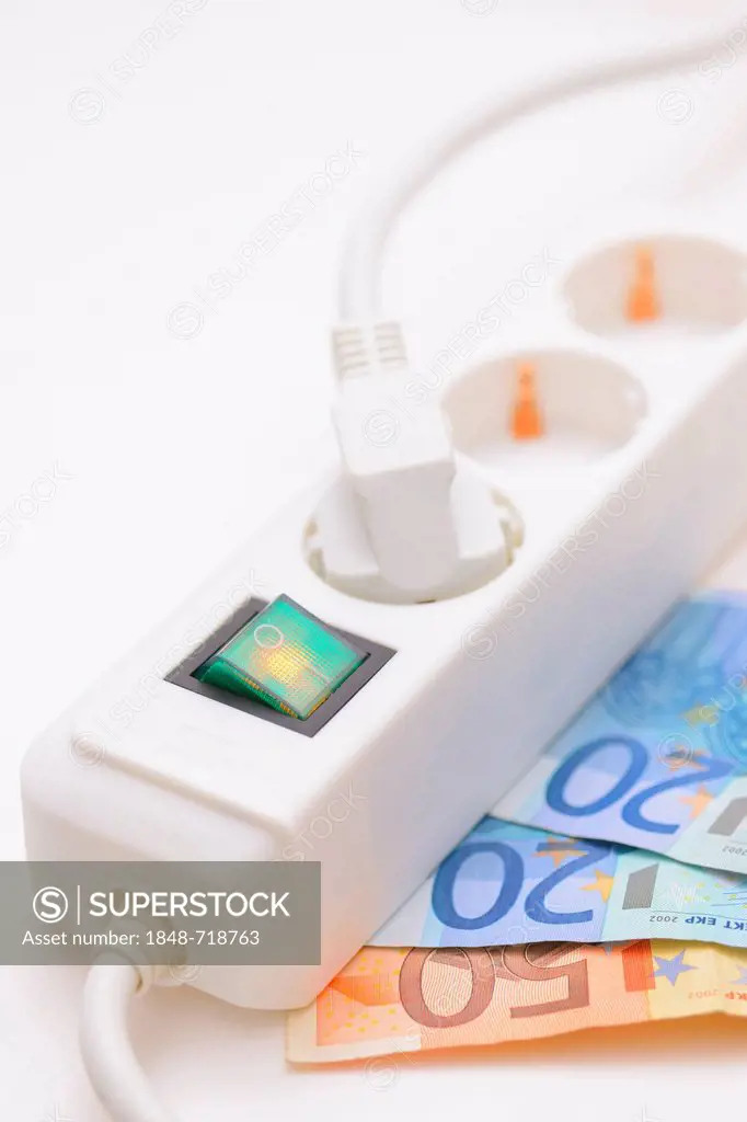 Switchable multiple socket outlet with euro banknotes