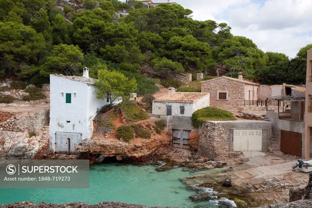 Stone houses, Cala s'Almunia, southeast coast, Majorca, Balearic Islands, Spain, Europe