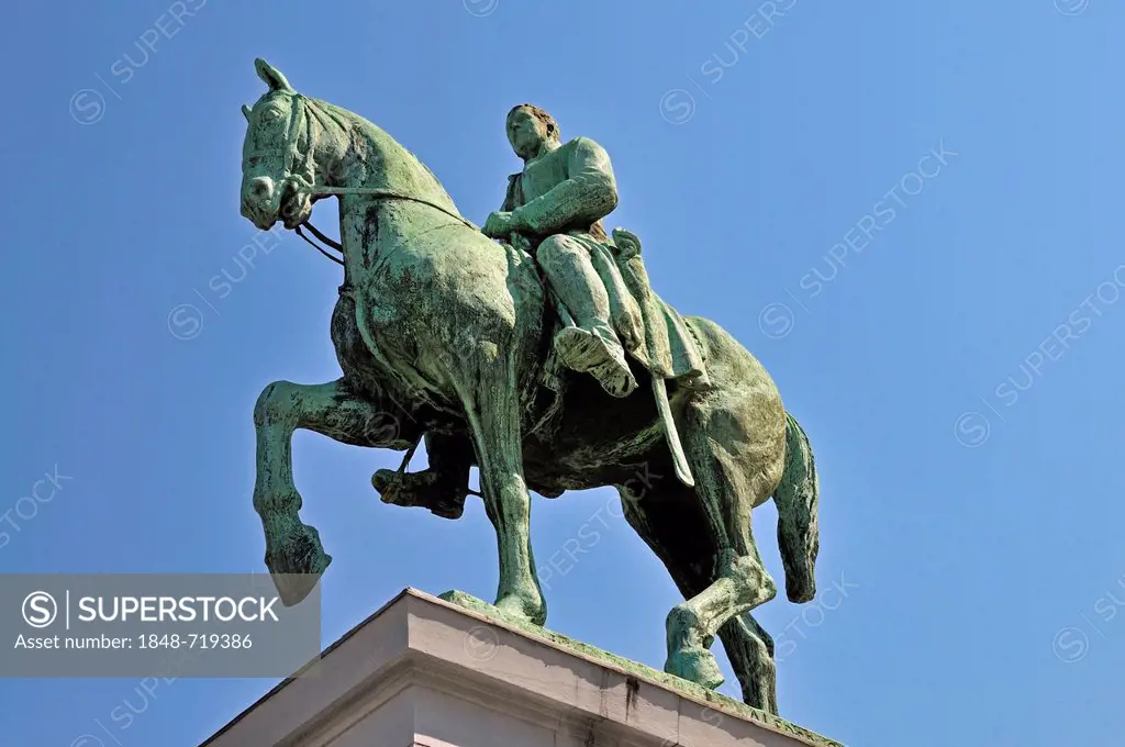 Equestrian statue of King Albert I, Place de l'Albertine, Brussels, Belgium, Europe, OeffentlicherGrund
