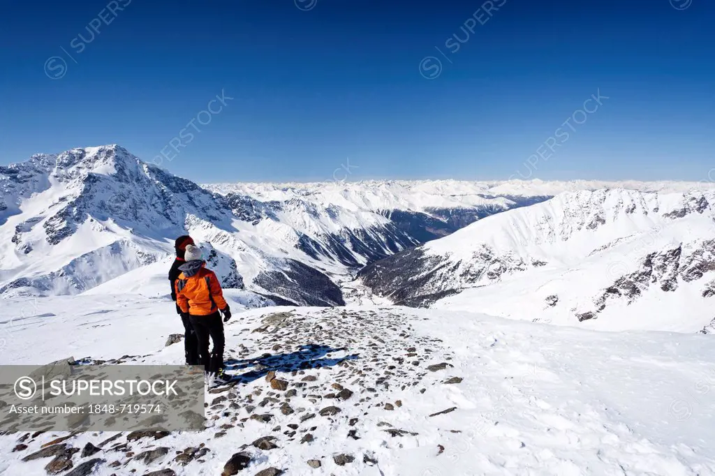 Cross-country skiers on the summit of Hintere Schoentaufspitze Mountain, Solda, with Ortler Mountain and the Solda Valley at the rear, Alto Adige, Ita...