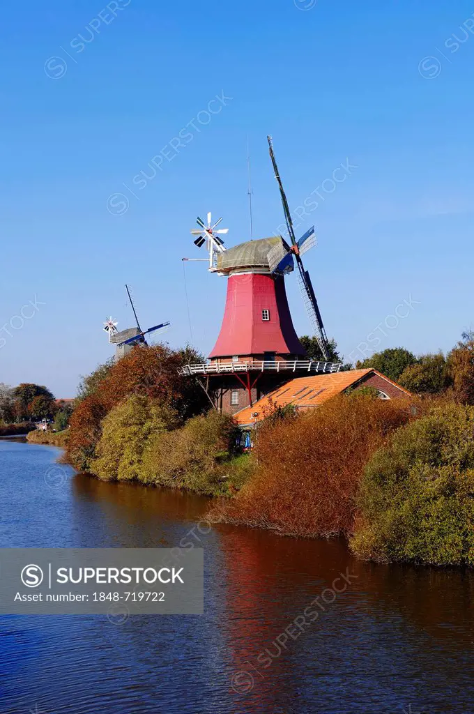Windmills, Dutch gallery type, twin mills, Greetsiel, East Frisia, Lower Saxony, Germany, Europe