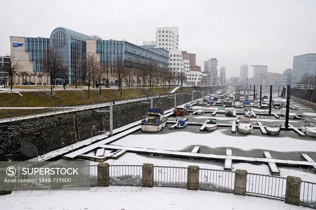 Boats, snow, Medienhafen harbour, Duesseldorf, North Rhine-Westphalia, Germany, Europe, PublicGround