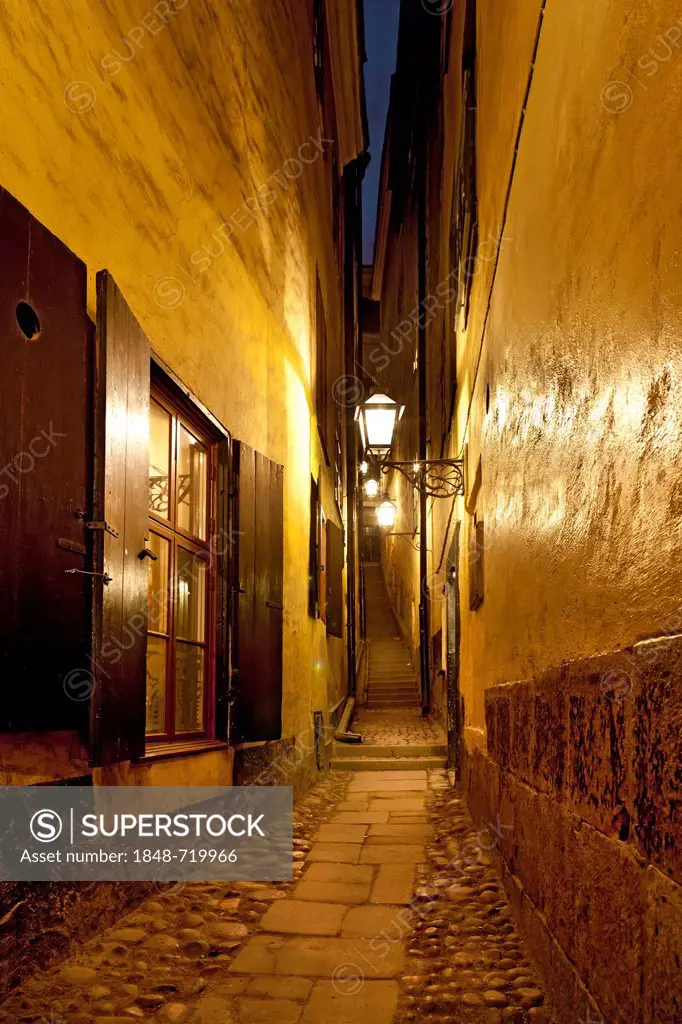 Old town alleyway at night, Gamla Stan, Stockholm, Sweden, Scandinavia, Europe