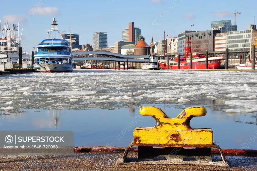 Port of Hamburg in the winter, Hamburg, Germany, Europe
