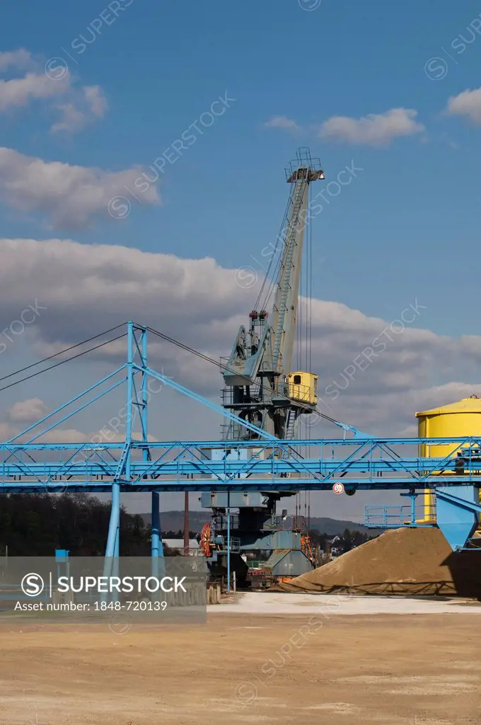 Crane on the Rhine riverbank, bulk handling, gravel, sand, a conveyor belt in the foreground, Rhineland-Palatinate, Germany, Europe