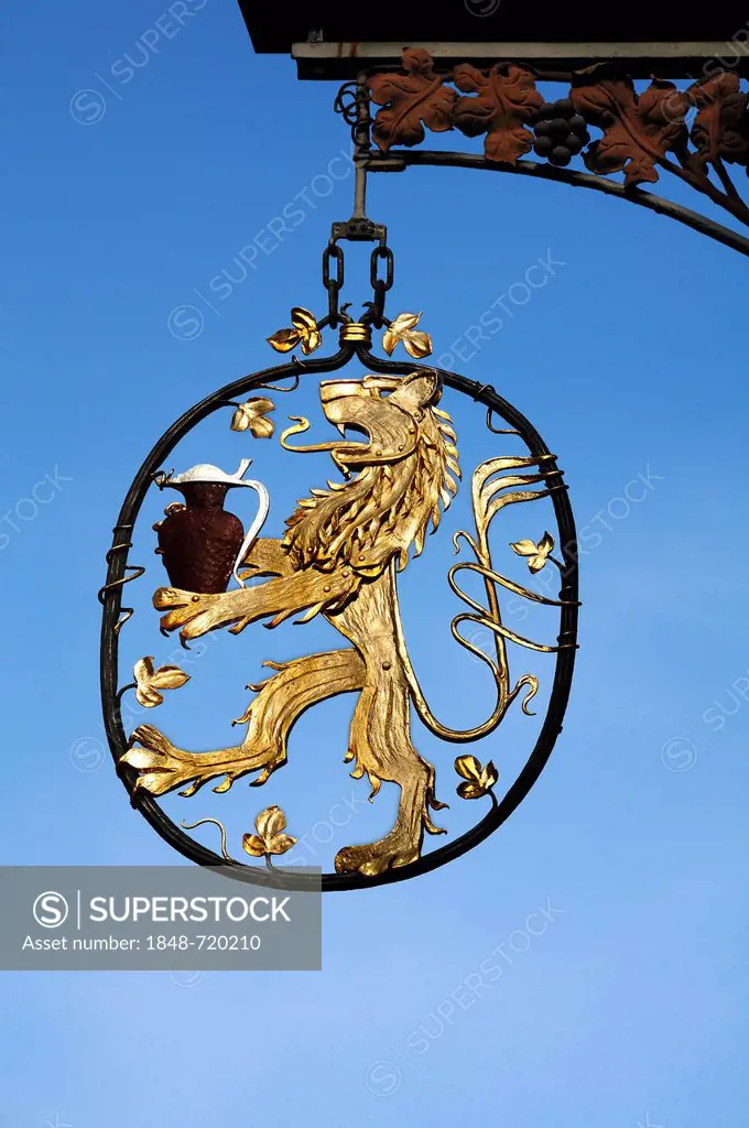 Gold-coloured lion as a hanging sign of the Residenz zum Loewen guesthouse, Oberthorstrasse, Lahr, Baden-Wuerttemberg, Germany, Europe