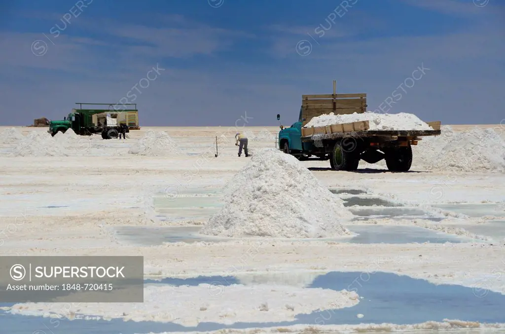 Truck on a salt lake, Uyuni, Bolivia, South America