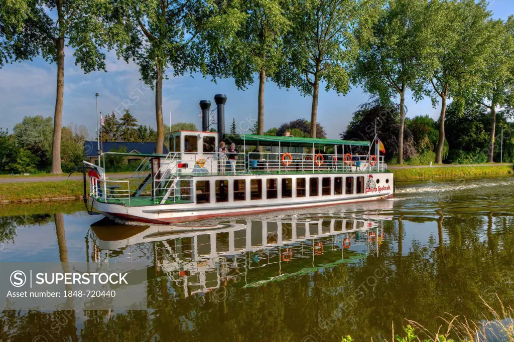Old steamboat on a canal between Bruges and Damme, Damse Vaart-Zuid, Damme, Bruges, West Flanders, Flemish Region, Belgium, Europe
