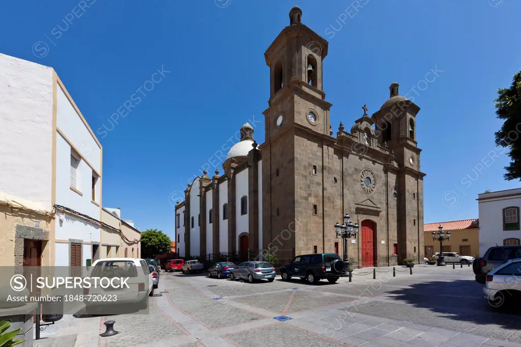 Plaza del Rosario with the church of San Sebastian, historic centre of Agueimes, Gran Canaria, Canary Islands, Spain, Europe