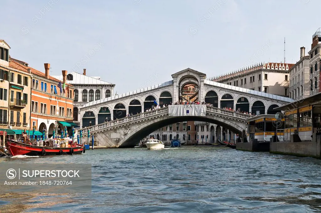 Rialto Bridge from the Grand Canal, Canal Grande, Rialto, Venice, Veneto, Italy, Europe
