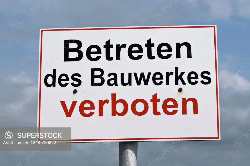 Sign Betreten des Bauwerkes verboten, German for no trespassing of the building