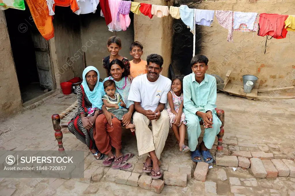 Family of brick burners who belong to the Christian minority, they live and work under the slavery-like practice of debt bondage in a brick factory, L...