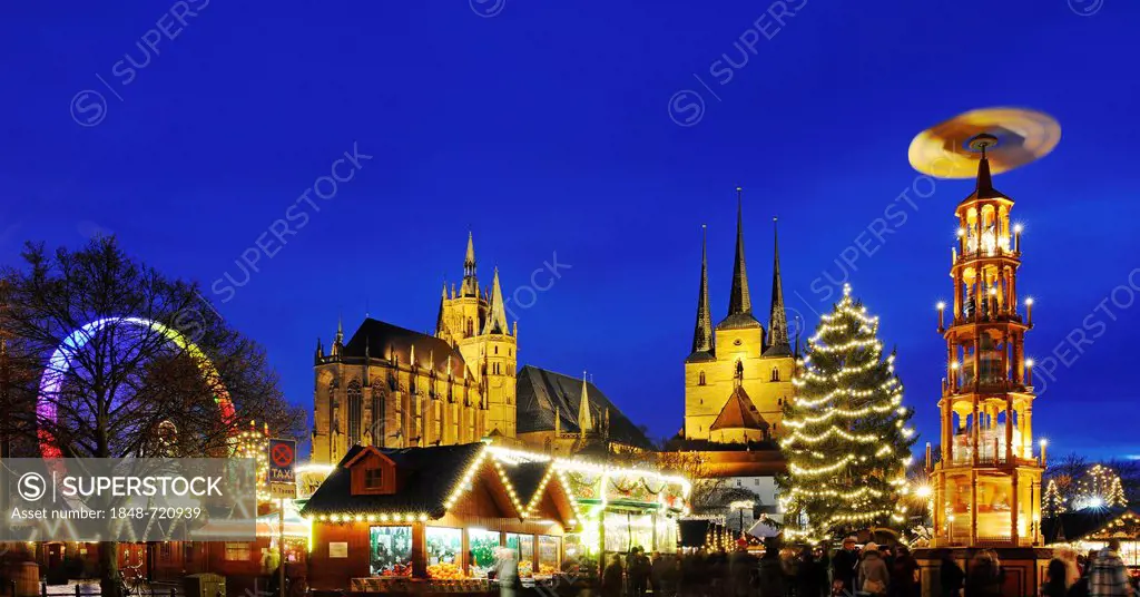 Christmas market in Erfurt, Thuringia, Germany, Europe