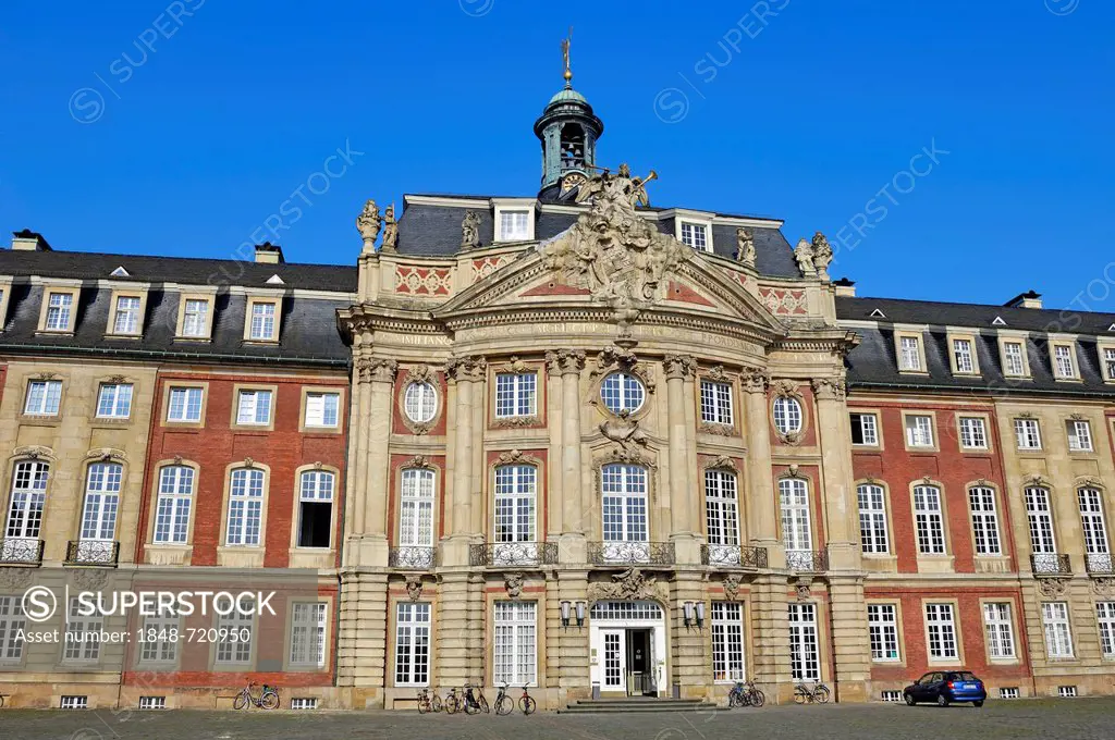 Prince Bishop's Castle, architect Johann Conrad Schlaun, seat of the Westfaelische Wilhelms-Universitaet, University of Muenster, Muenster, Muensterla...