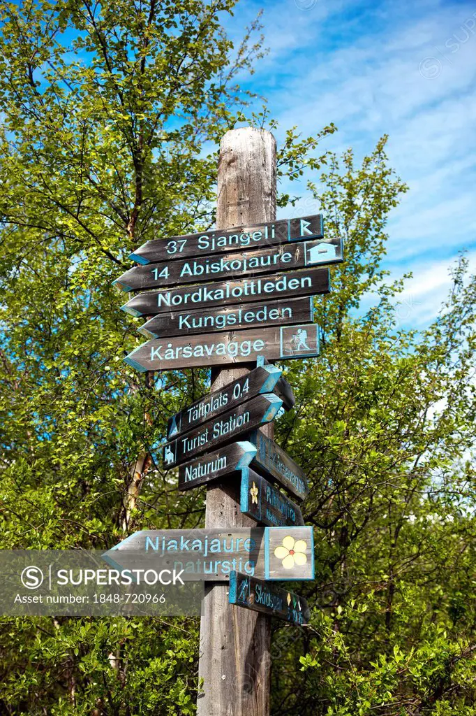 Signposts, Kungsleden hiking trail, Abisko National Park, Lapland, northern Sweden, Sweden, Scandinavia, Europe