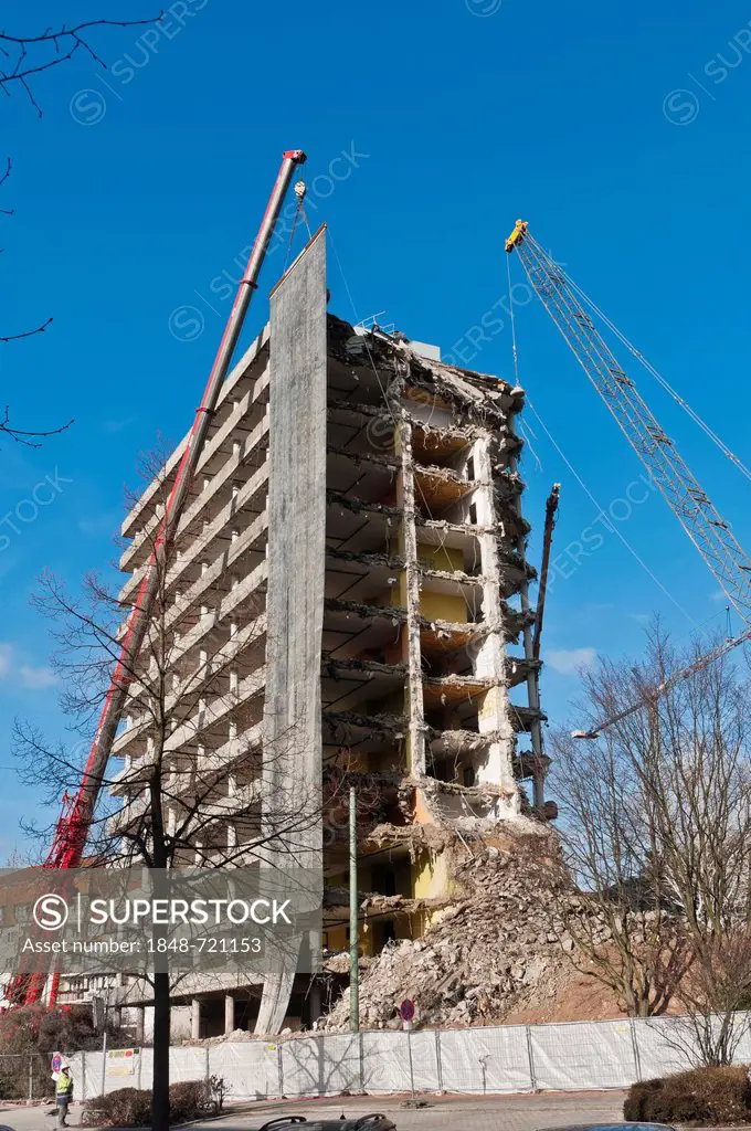 Demolition of an office tower in Frankfurt am Main, Hesse, Germany, Europe