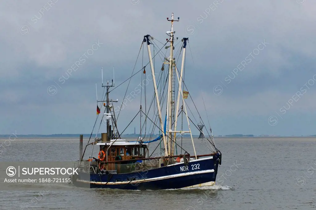 Shrimp boat Nordstrand, NOR 232, on her way back to the home port of Norddeich, Wadden Sea, UNESCO World Heritage Site, East Frisia, Lower Saxony, Ger...