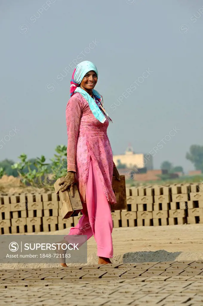 Worker living in bonded labour in a brickyard, most of the workers belong to the Christian minority in Pakistan and are particularly affected by discr...