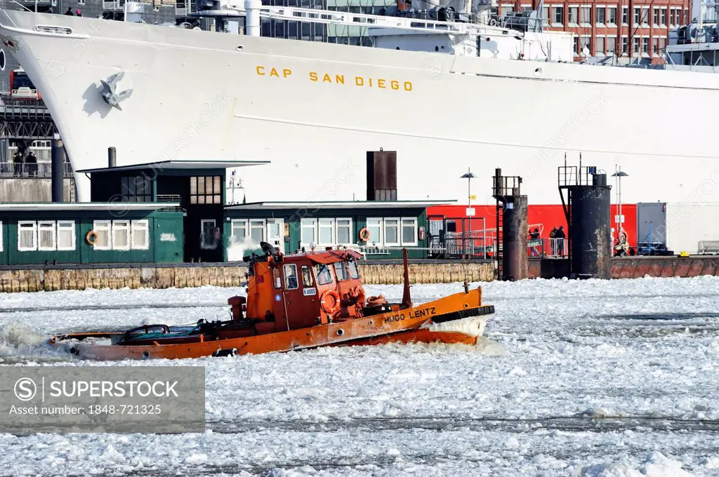 Icebreaker Hugo Lentz in the wintry Port of Hamburg, Hamburg, Germany, Europe