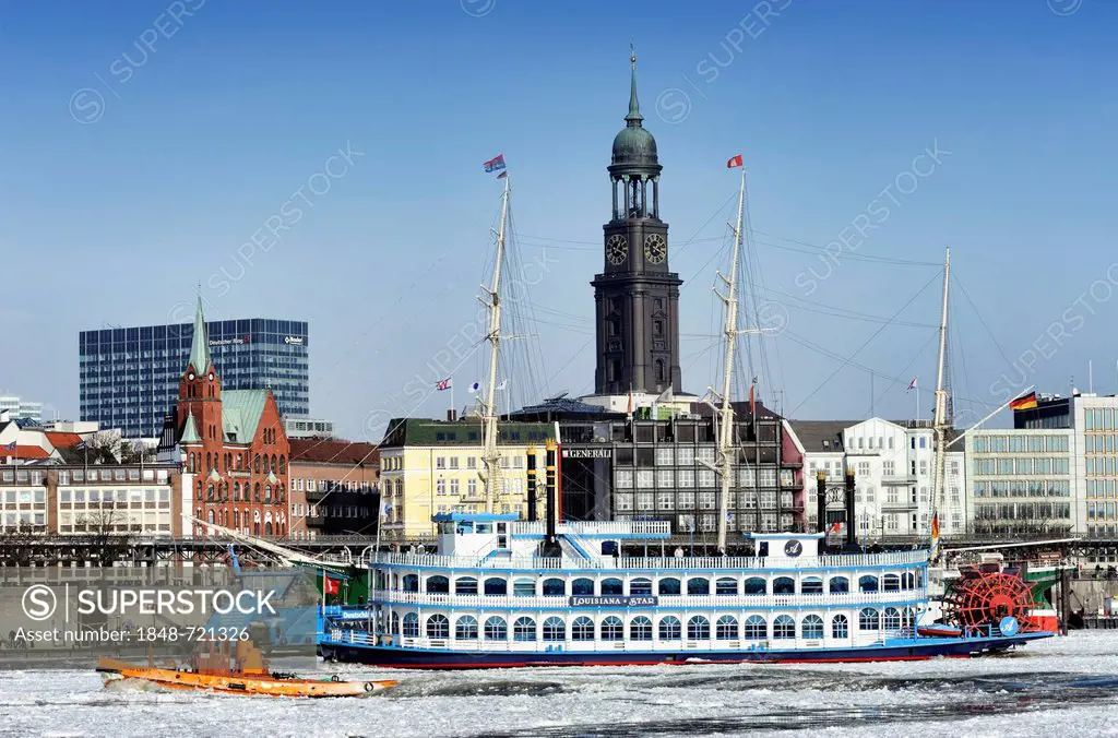MS Louisiana Star, paddle wheel steamer, and icebreaker Hugo Lentz in the wintry Port of Hamburg, Hamburg, Germany, Europe