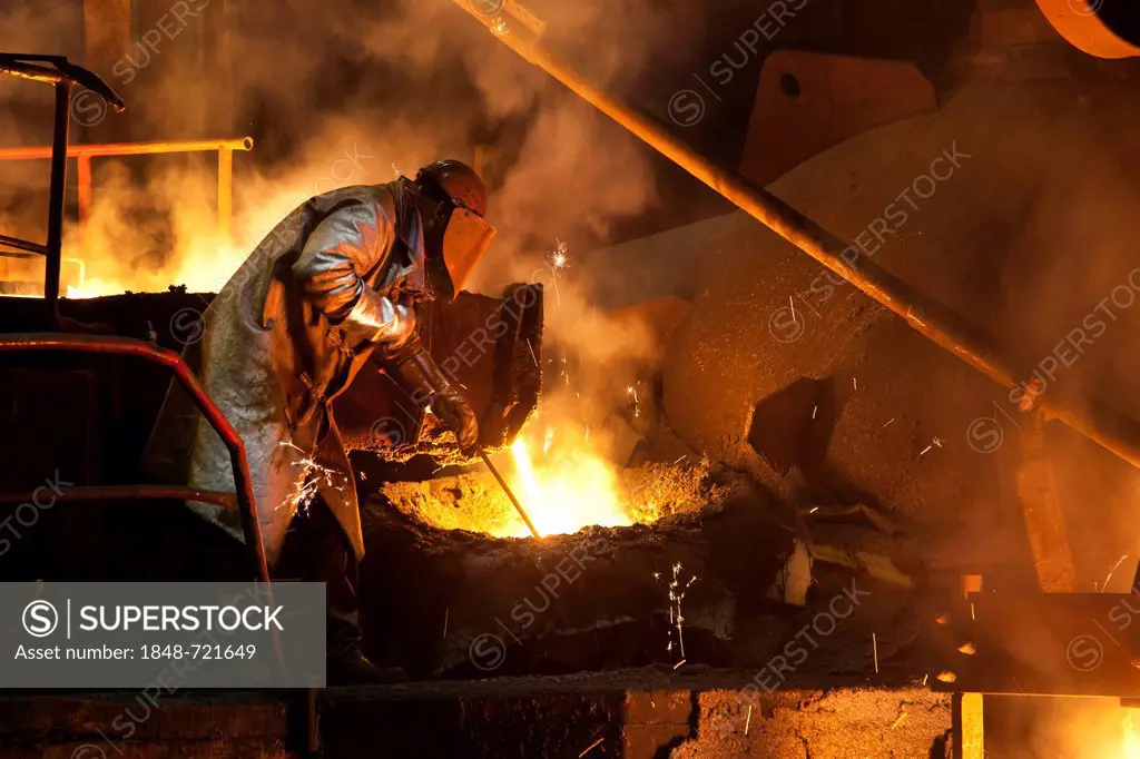 Smelter worker wearing protective equipment, employee of the Luitpoldhuette AG, a foundry that specializes in the casting of engine blocks, motor part...