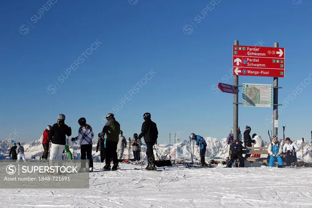 Skiers, guide post in the Pizol ski area, St. Gallen, Switzerland, Europe