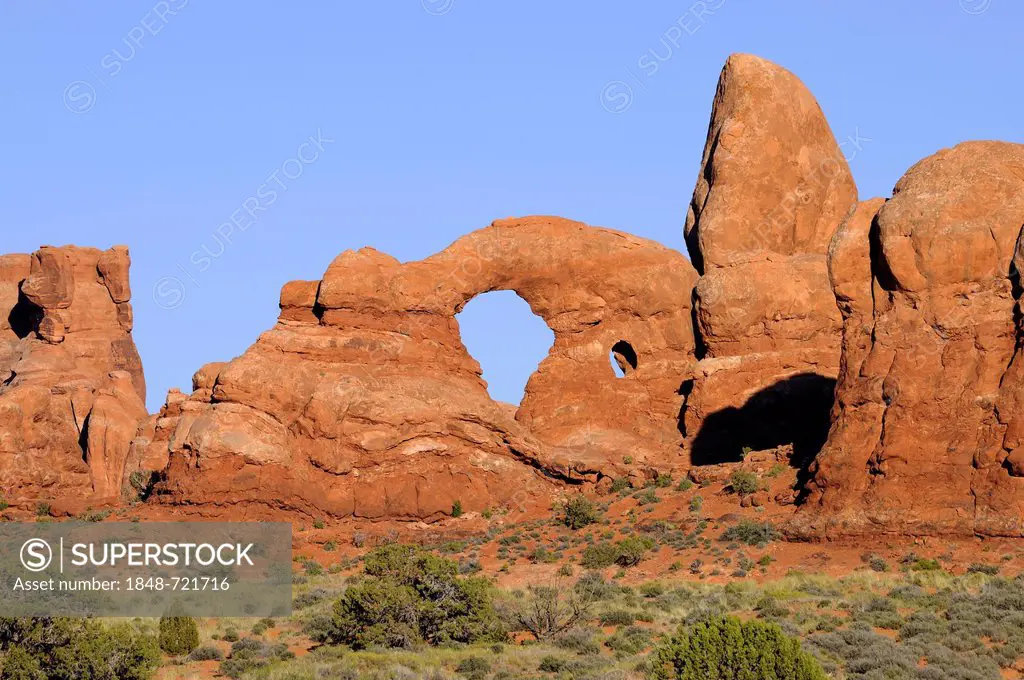 Turret Arch, rock bridge or natural arch in Arches National Park, Utah, USA